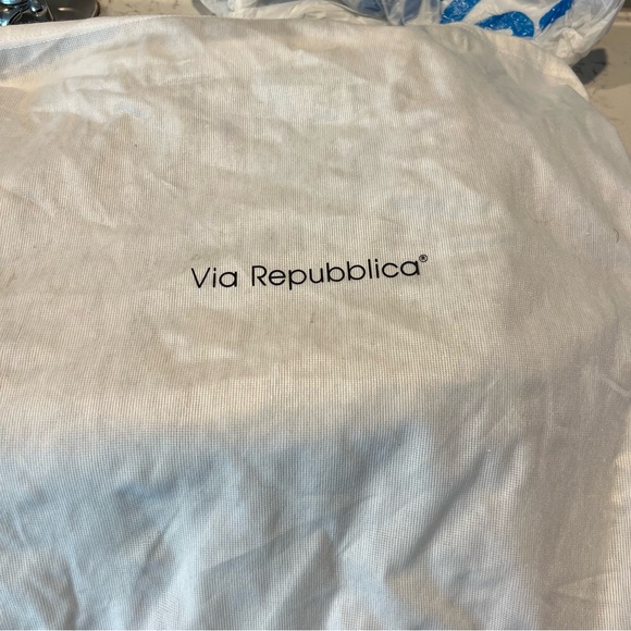 Via Repubblica with tags - Picture 2 of 7